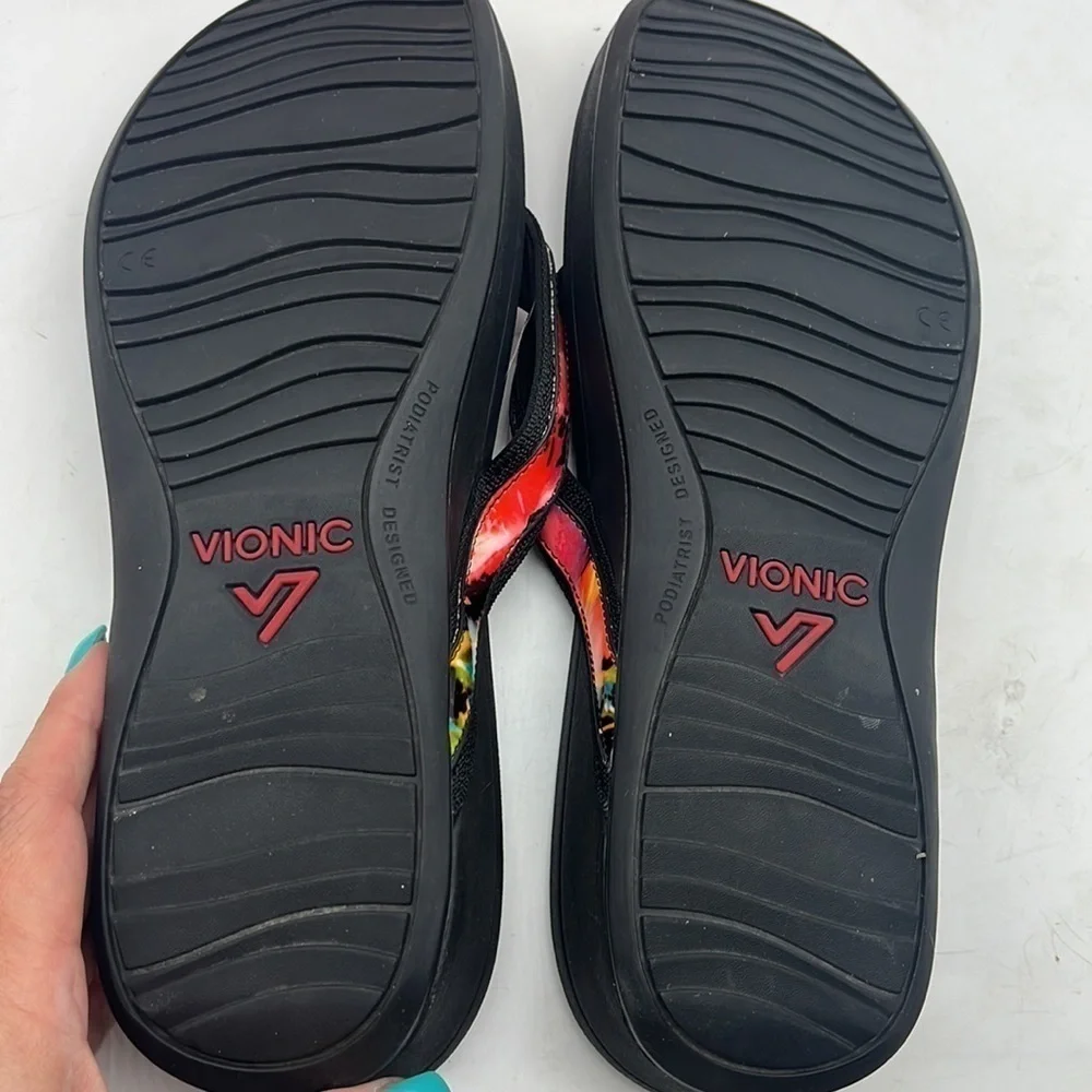Vionic High Tide 380 Red Black Multi Orthidic Platform Flip Flop Sandals 11